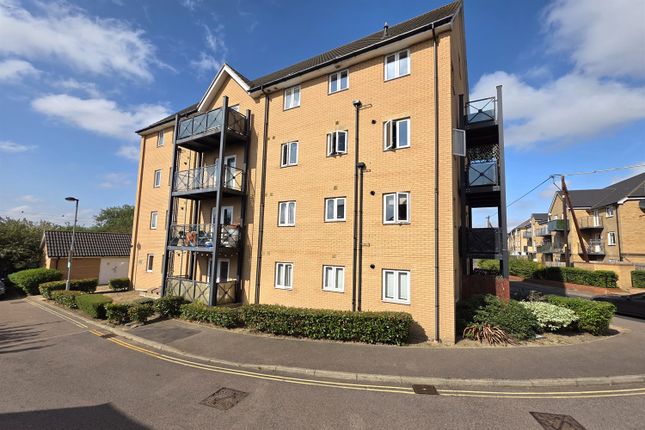 2 bed property, in Clay Mills Court, £190,000