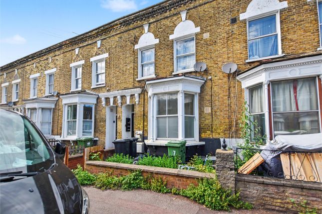 1 bed property, in 7A Billington Road, £270,000