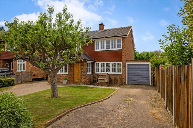 4 bed property, in Lovelace Close, £1,000,000