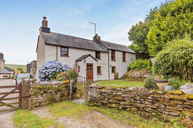 4 bed property, in Bowithick, £440,000