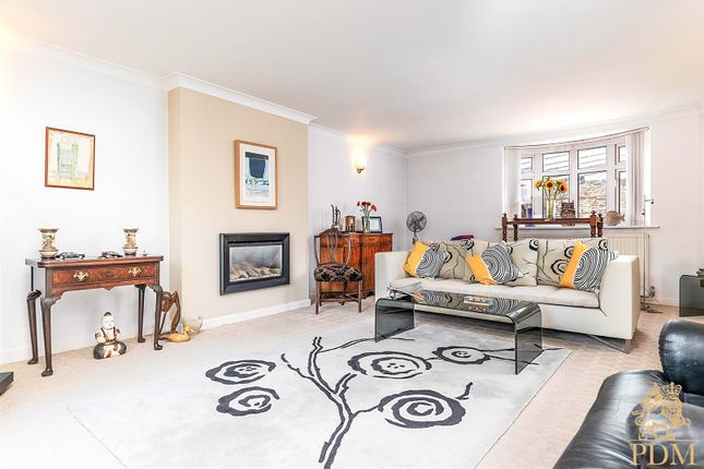 4 bed property, in Pelham Crescent, £765,000