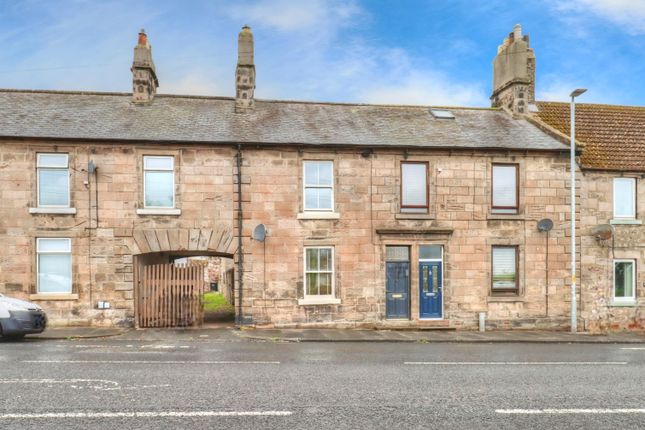 2 bed property, in Main Street, £190,000