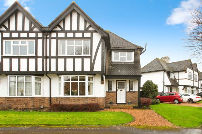 3 bed property, in Brackley Close, £375,000