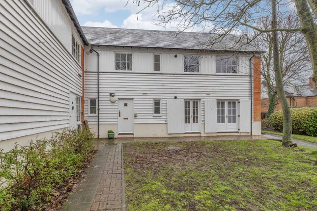 2 bed property, in Orient Place, £200,000