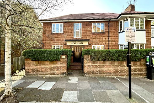 2 bed property, in Southfield Road, £330,000