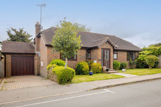 2 bed property, in Fairway, £500,000