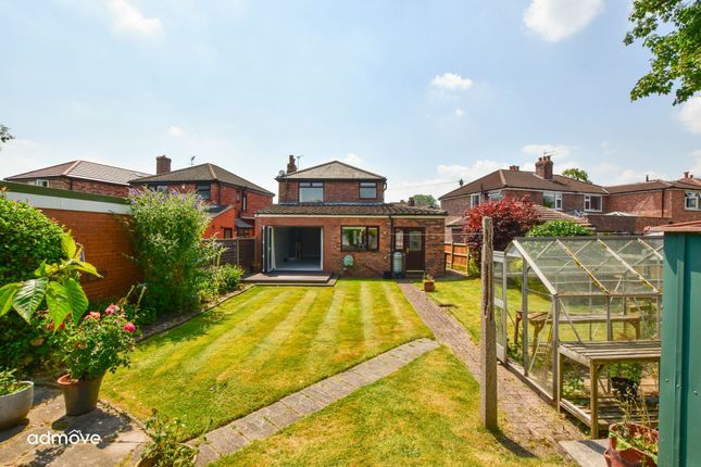 3 bed property, in Woodheys Drive, £595,000