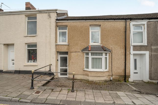 5 bed property, in Park Street, £213,000