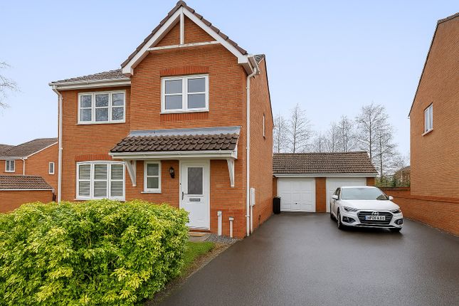 3 bed property, in Bradley Gardens, £220,000