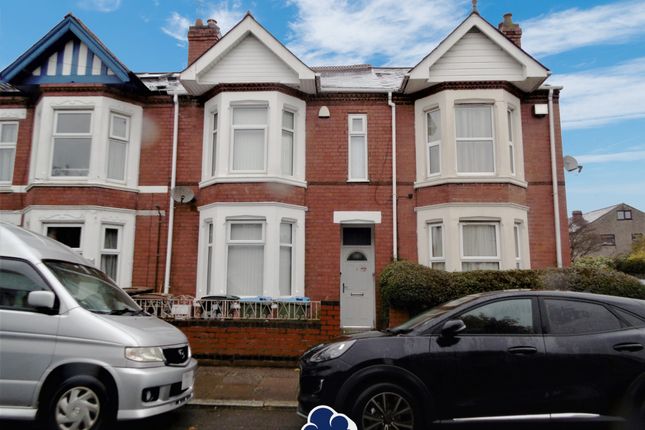 5 bed property, in Holmfield Road, £298,000