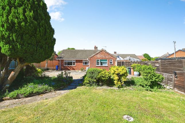 2 bed property, in Howdale Road, £235,000
