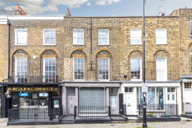 4 bed property, in Amwell Street, £1,900,000