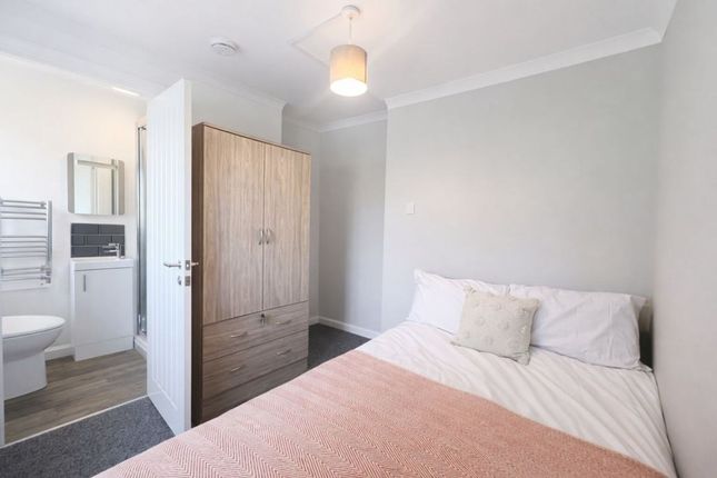 8 bed property, in Auckland Drive, £725,000