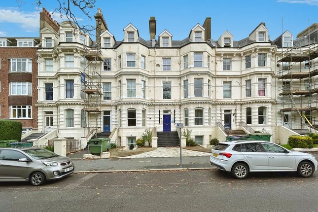 2 bed property, in Harvey Hall, £185,000