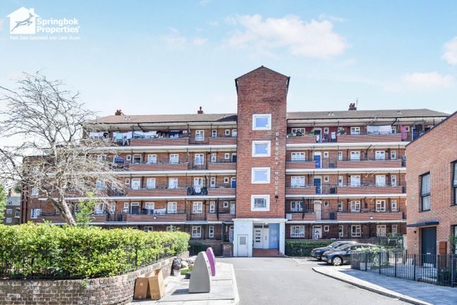 2 bed property, in Denbury House, £330,000