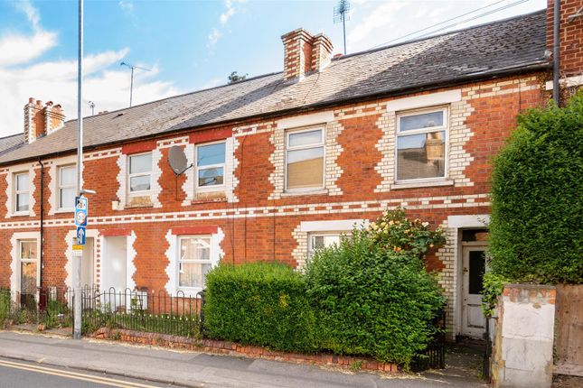 2 bed property, in Southampton Street, £250,000