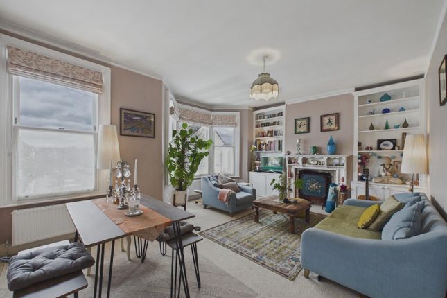 2 bed property, in Leghorn Road, £475,000