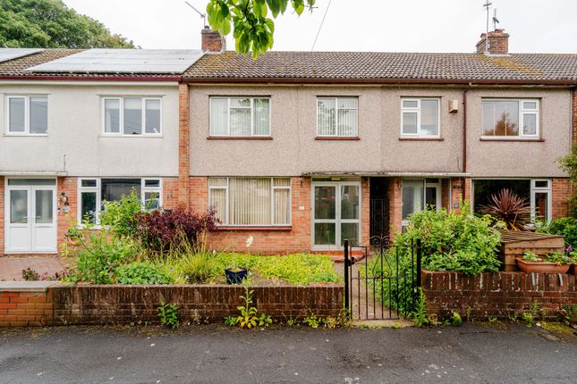 3 bed property, in Lodge Walk, £325,000