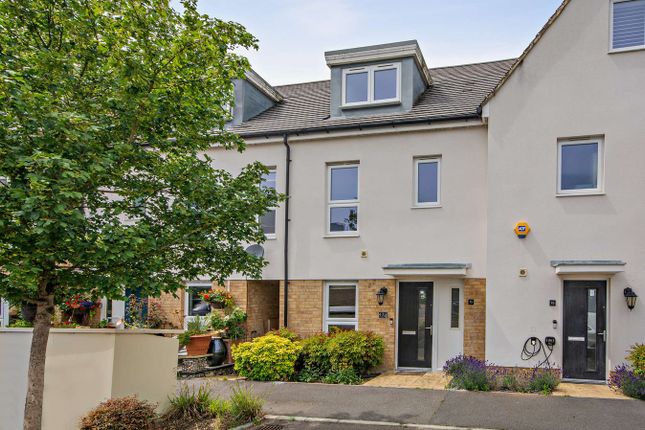 4 bed property, in Hawker Drive, £500,000