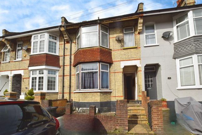 5 bed property, in Westbury Road, £550,000