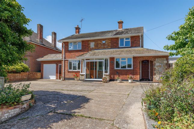 5 bed property, in Ward Avenue, £735,000