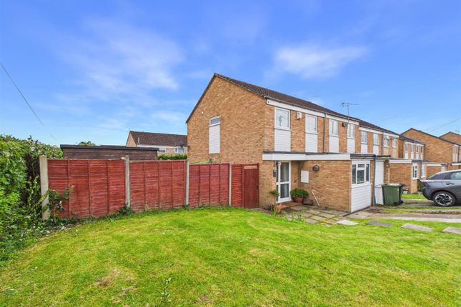 3 bed property, in Fieldcourt Gardens, £250,000