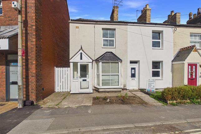 2 bed property, in South Lane, £105,000