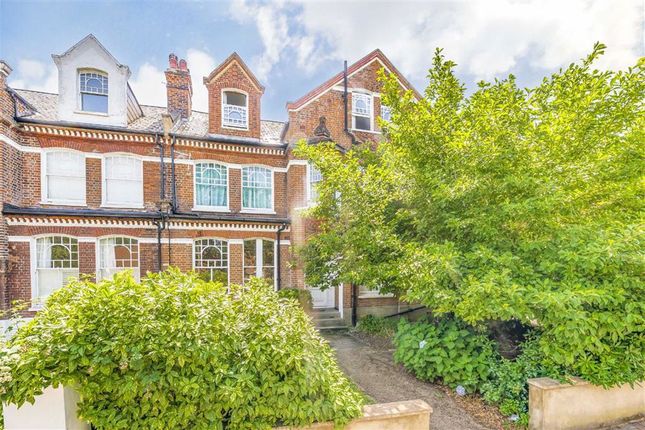 3 bed property, in Bedford Hill, £595,000