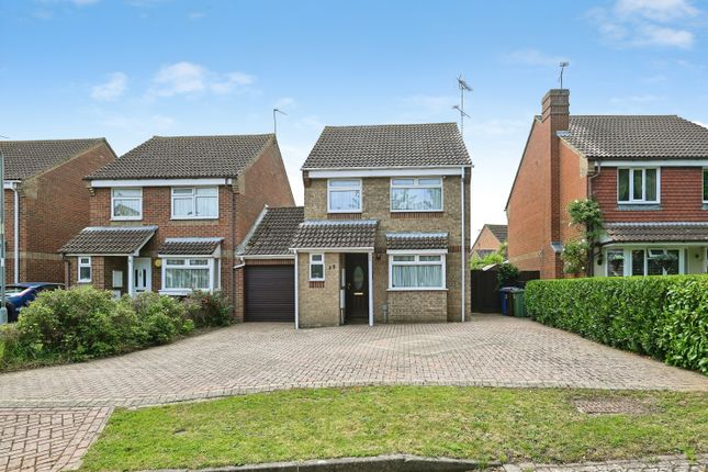 3 bed property, in Beauvoir Drive, £350,000