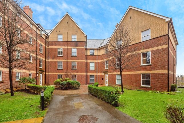 2 bed property, in Barrack Road, £185,000