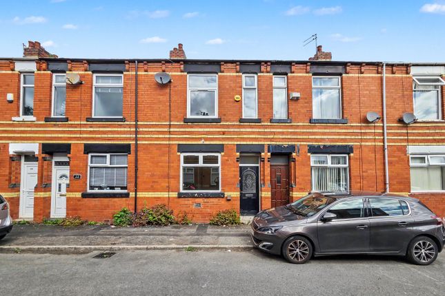 2 bed property, in Piercy Street, £90,000