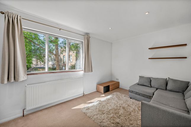 1 bed property, in Highbury Grove, £430,000