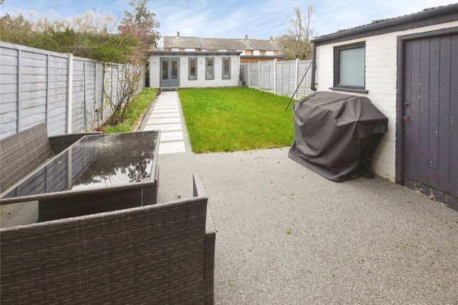 3 bed property, in Thrift Green, £450,000