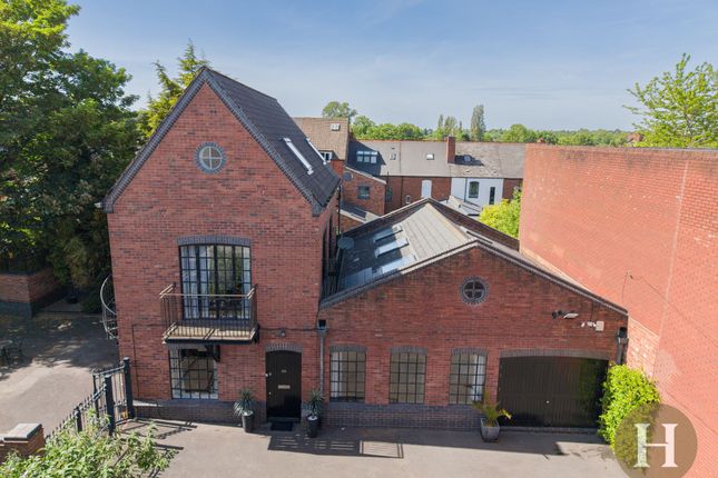 4 bed property, in High Street, £875,000