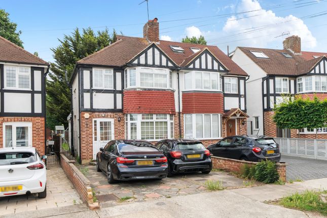 3 bed property, in Bargate Close, £700,000
