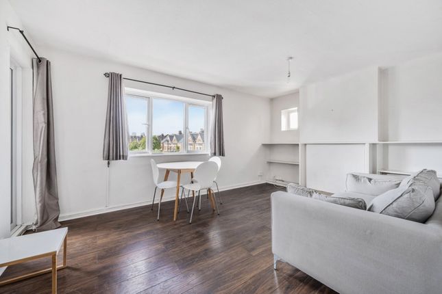 2 bed property, in Baskerville Road, £475,000
