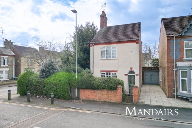 3 bed property, in Alexandra Road, £230,000