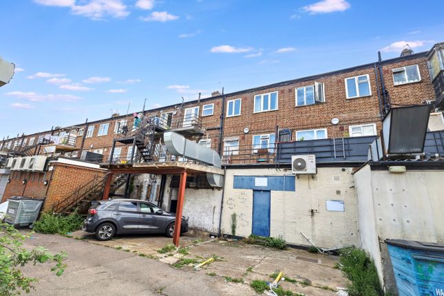 3 bed property, in Kenton Road, £165,000