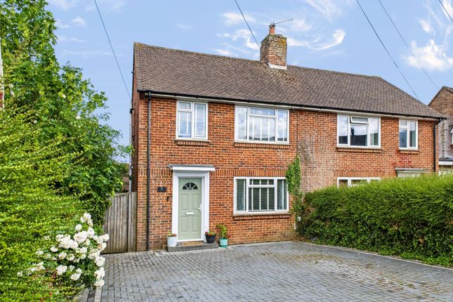 2 bed property, in Coombe Hill, £375,000