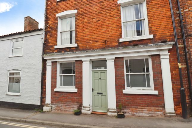 2 bed property, in South Street, £100,000