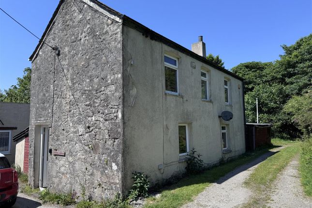 2 bed property, in Old Pound, £150,000