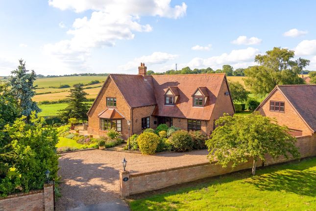 4 bed property, in Chalkpit Lane, £750,000