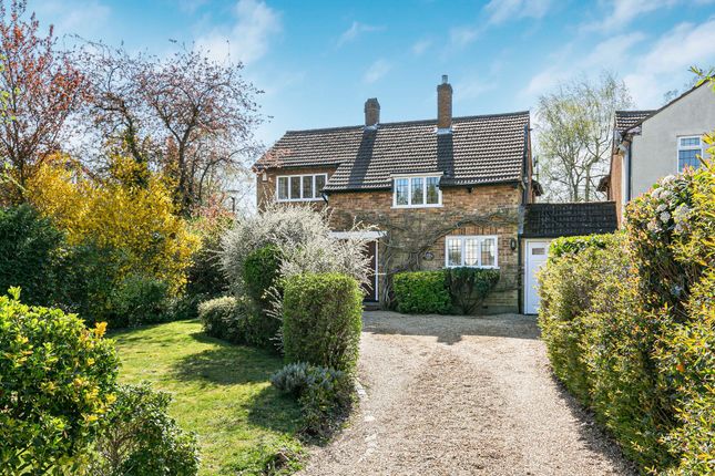4 bed property, in Pine Grove, £995,000