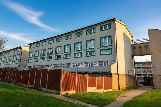 2 bed property, in 73 Copperfield, £150,000