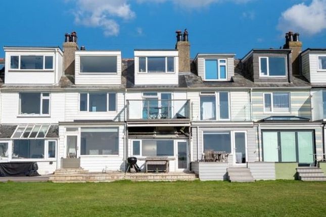 4 bed property, in 75 Hill Head Road, £325,000