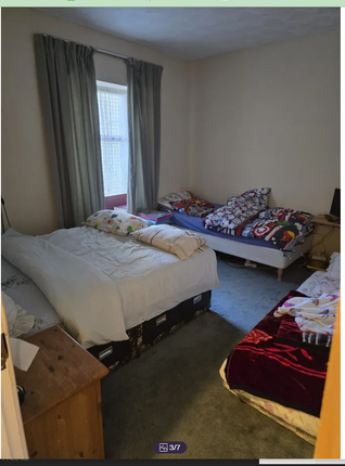 4 bed property, in Commercial Road, £250,000