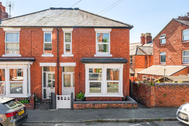3 bed property, in Stewart Road, £200,000
