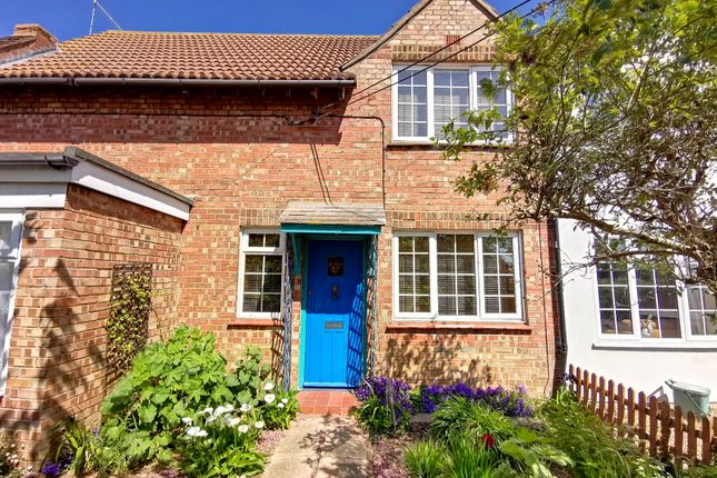 2 bed property, in East Mersea Road CO5, £265,000