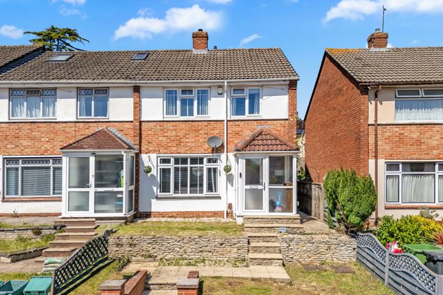 3 bed property, in Brompton Close, £325,000