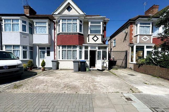 4 bed property, in Elms Park Avenue, £645,000